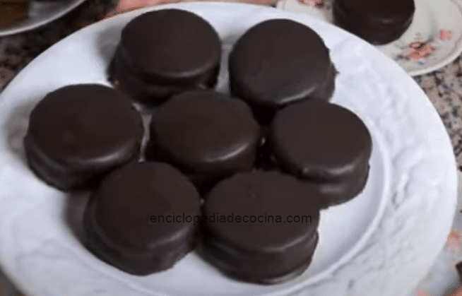 Alfajores de mandioca al chocolate