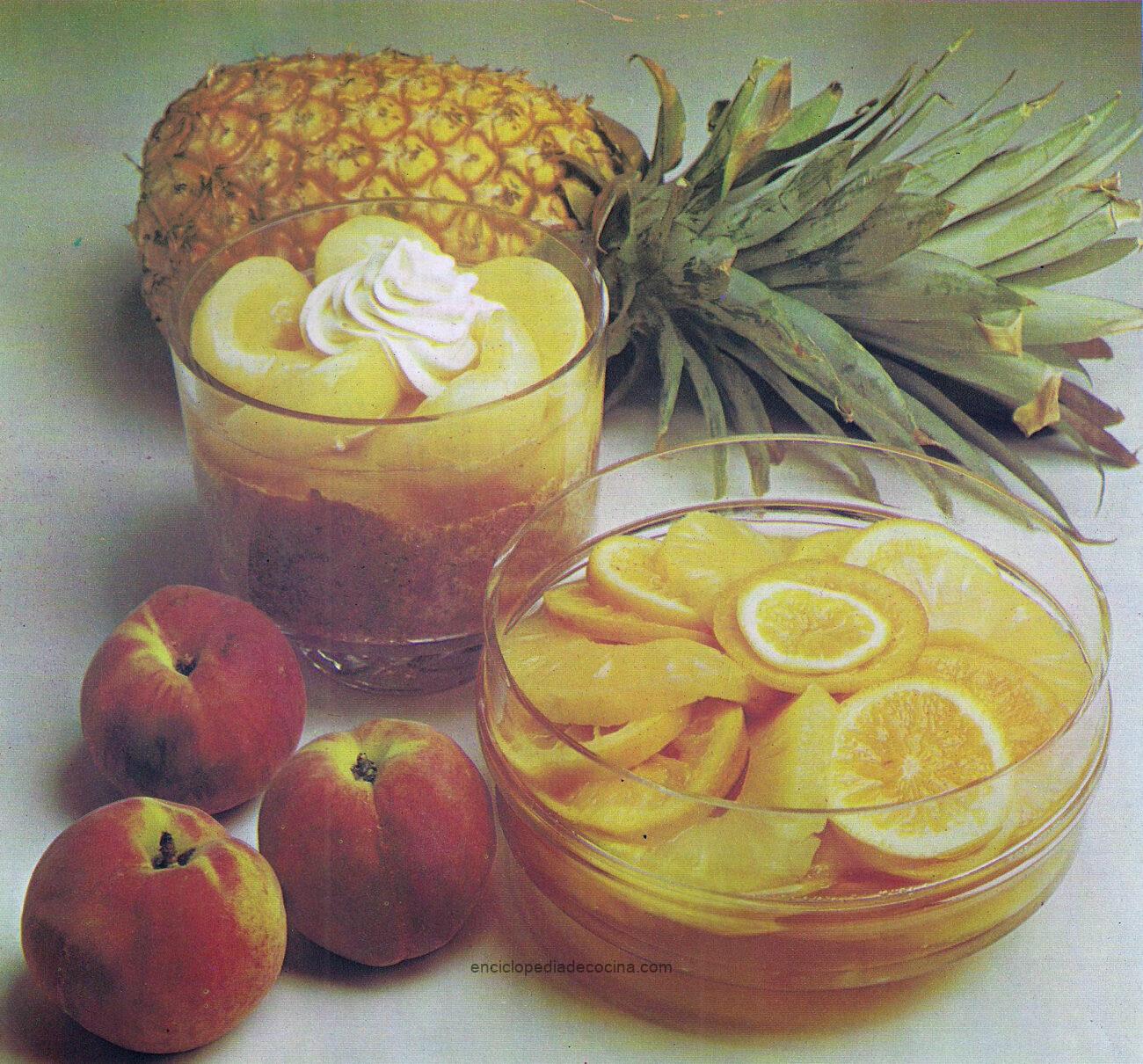 Ananá helado con jarabe de naranjas