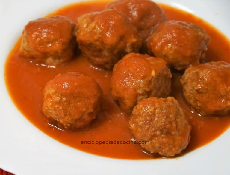 Albóndigas en salsa de tomate