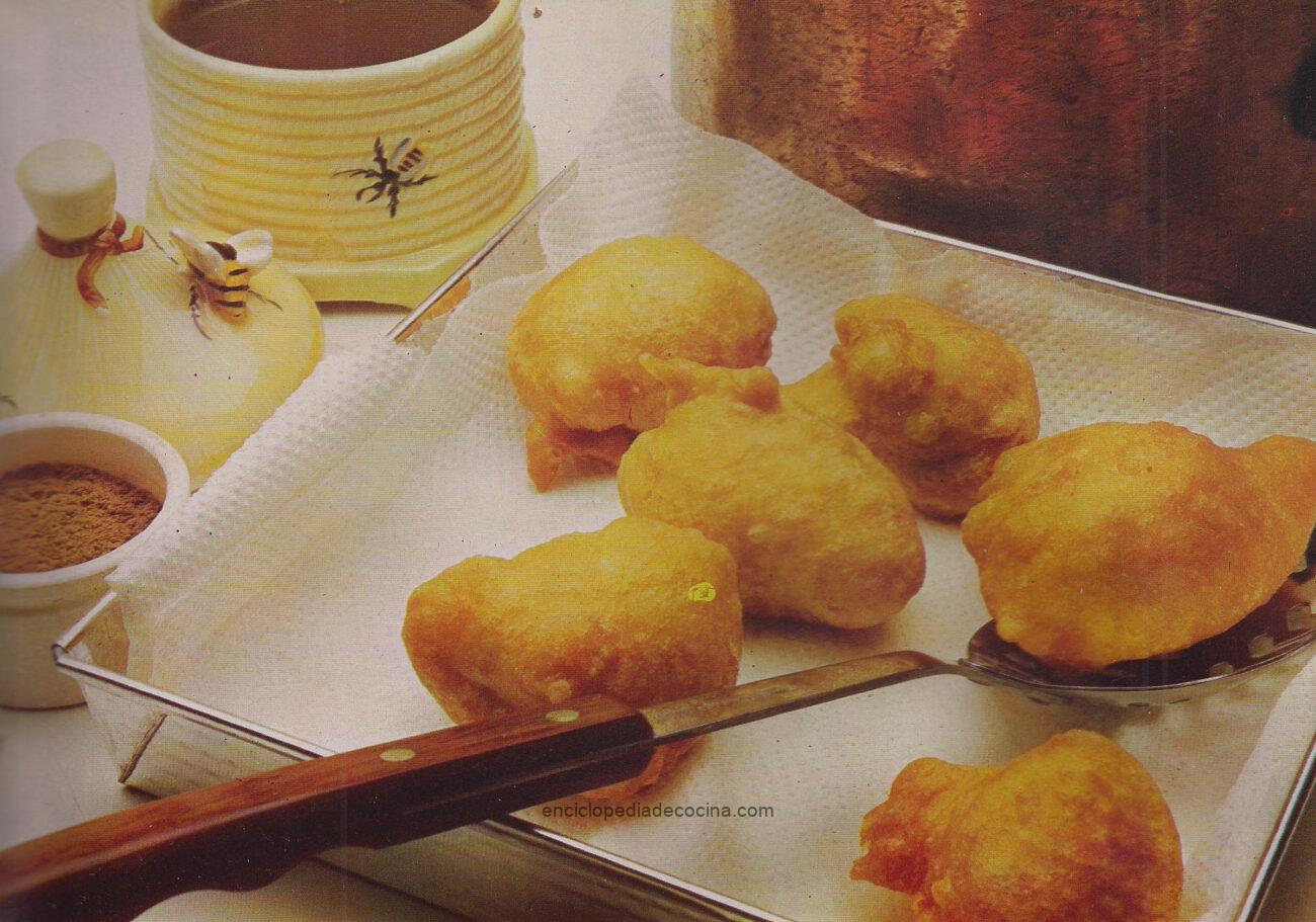 Buñuelos con salsa de miel