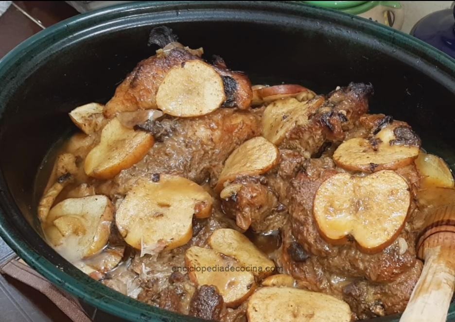 Cerdo a la cacerola con manzanas