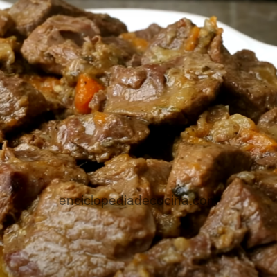 Costillas de venado con salsa de tomates