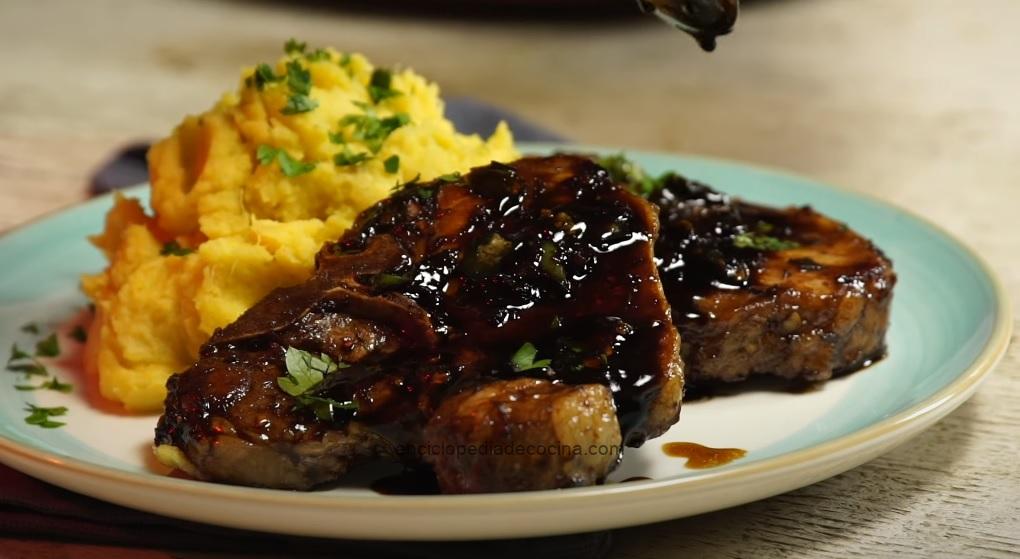 Chuletas de cerdo en salsa picante - Recetas de Cocina