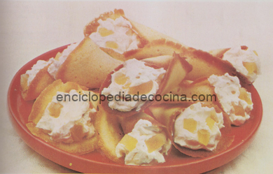 Cucuruchos rellenos de crema