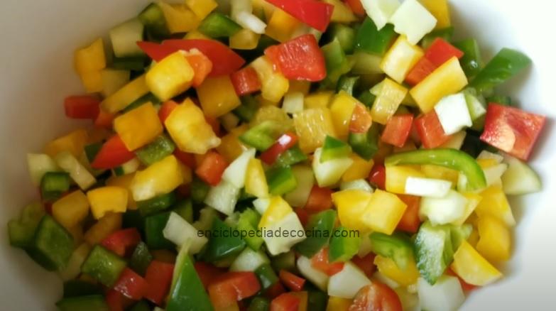 Ensalada de queso fontina y pimientos