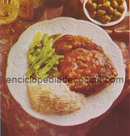 Chuletas de ternera con salsa de tomates y aceitunas