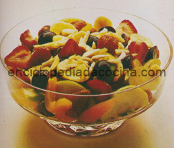 Ensalada de frutas al kirsch