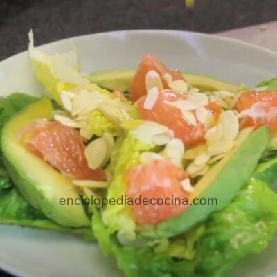 ensalada de pomelos y paltas