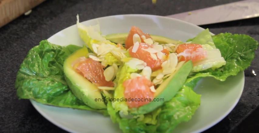 Ensalada de pomelos y paltas