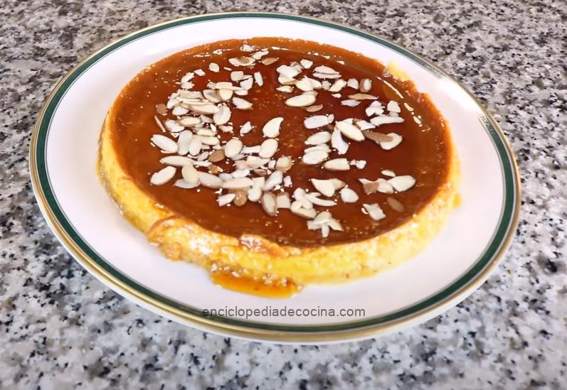 Flan de almendras y granadina