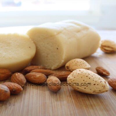 Golosinas de mazapan y frutas secas