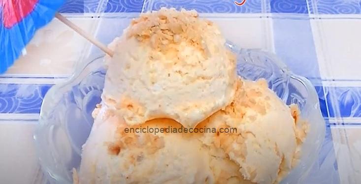 Helado de quinotos al caramelo