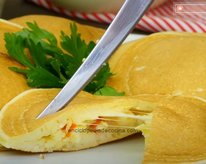 Panqueques con queso brie