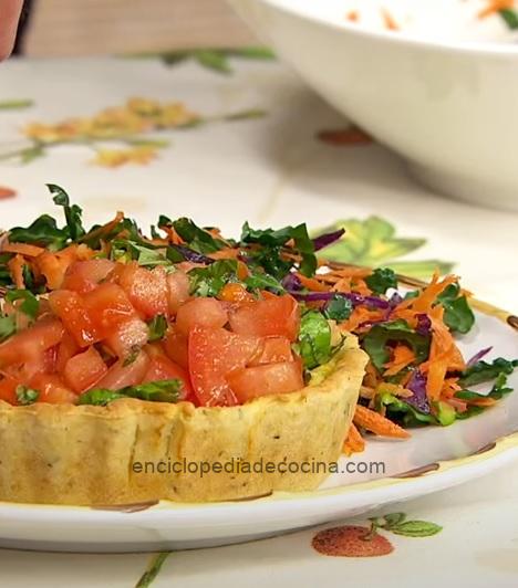 Pastel de queso y tomates